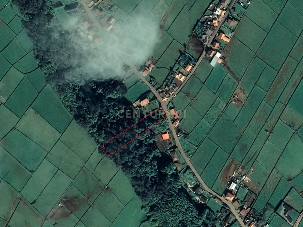 Terreno localizado em zona calma nas Fontinhas - Image 1