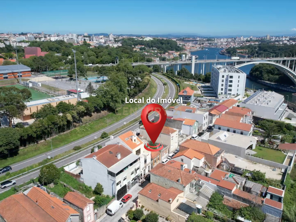 Moradia em ruína | Campo Alegre, Porto | Projeto aprovado - Image 1