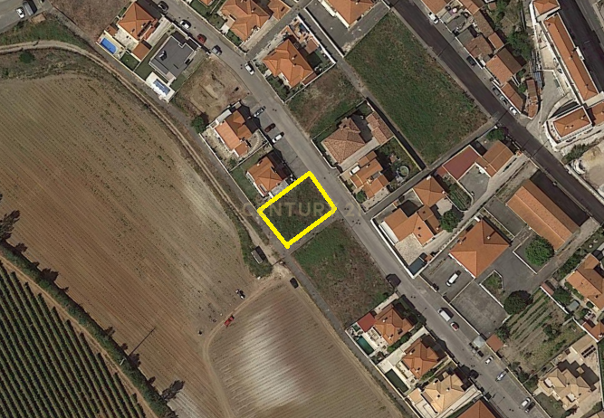 LOTE 481m2 C/ PROJECTO APROVADO PARA MORADIA ISOLADA UNIFAMILIAR COM PISCINA E JARDIM - Image 3