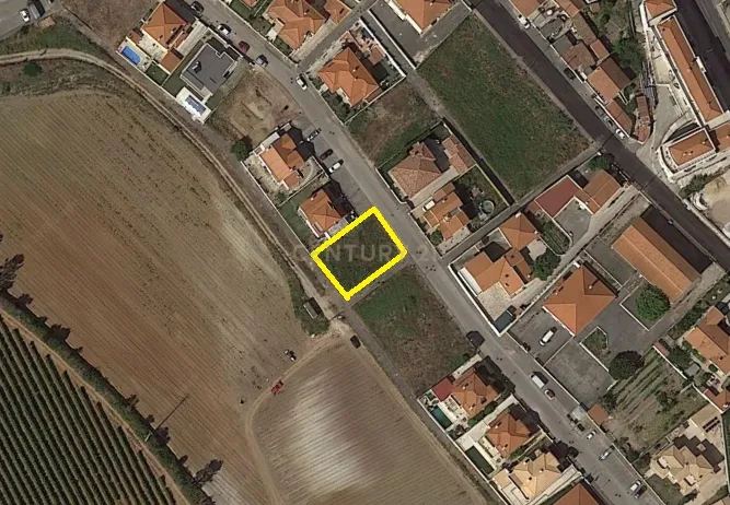 LOTE 481m2 C/ PROJECTO APROVADO PARA MORADIA ISOLADA UNIFAMILIAR COM PISCINA E JARDIM - Image 3