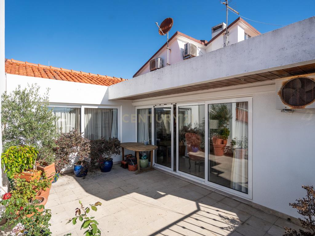 Excelente Duplex no Centro de Alcobaça - Image 1