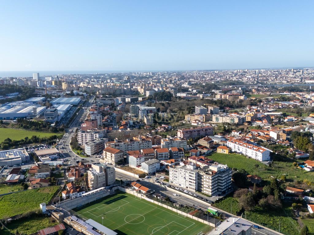 ✨🏢 Excelente Espaço Comercial com 8 Lojas — Localização Estratégica! 🗺️📍 - Image 1