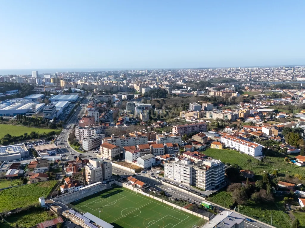 ✨🏢 Excelente Espaço Comercial com 8 Lojas — Localização Estratégica! 🗺️📍 - Image 1