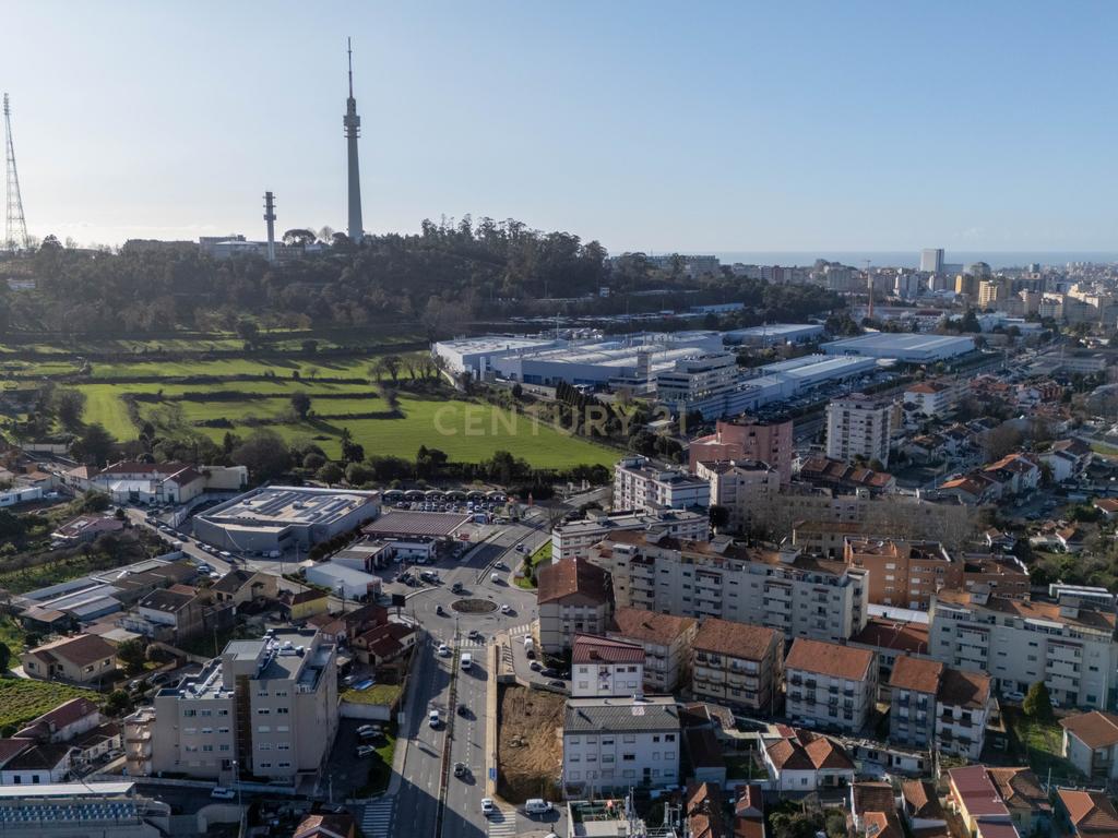 ✨🏢 Excelente Espaço Comercial com 8 Lojas — Localização Estratégica! 🗺️📍 - Image 3