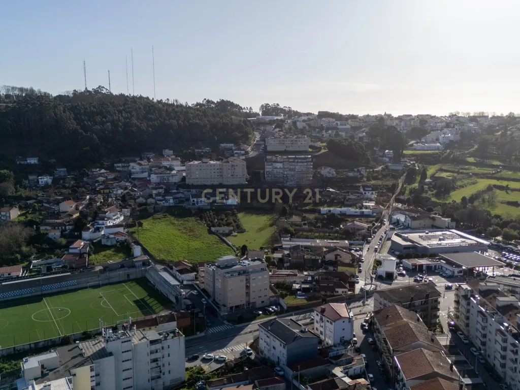 ✨🏢 Excelente Espaço Comercial com 8 Lojas — Localização Estratégica! 🗺️📍 - Image 2