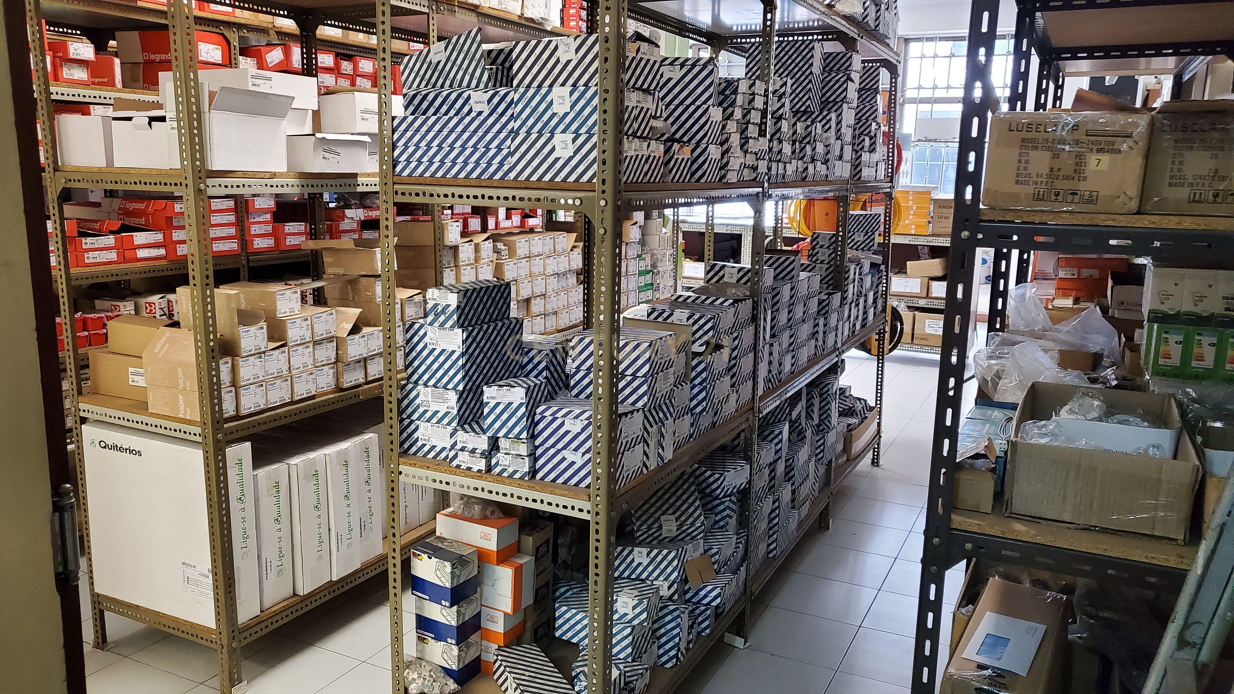 Loja em Lisboa com Acessibilidade e Garagem - 219.5m² - Image 11