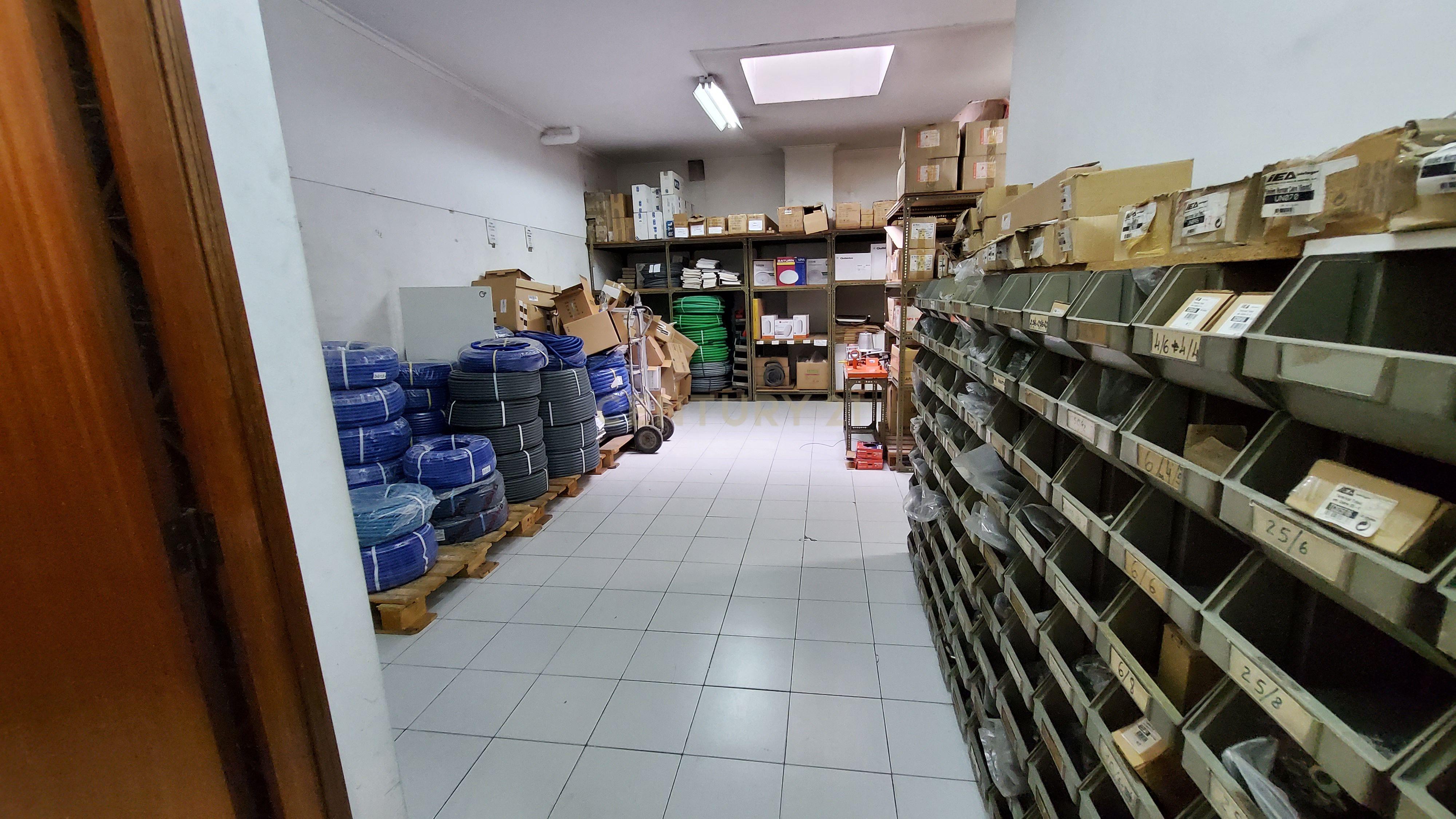 Loja em Lisboa com Acessibilidade e Garagem - 219.5m² - Image 6