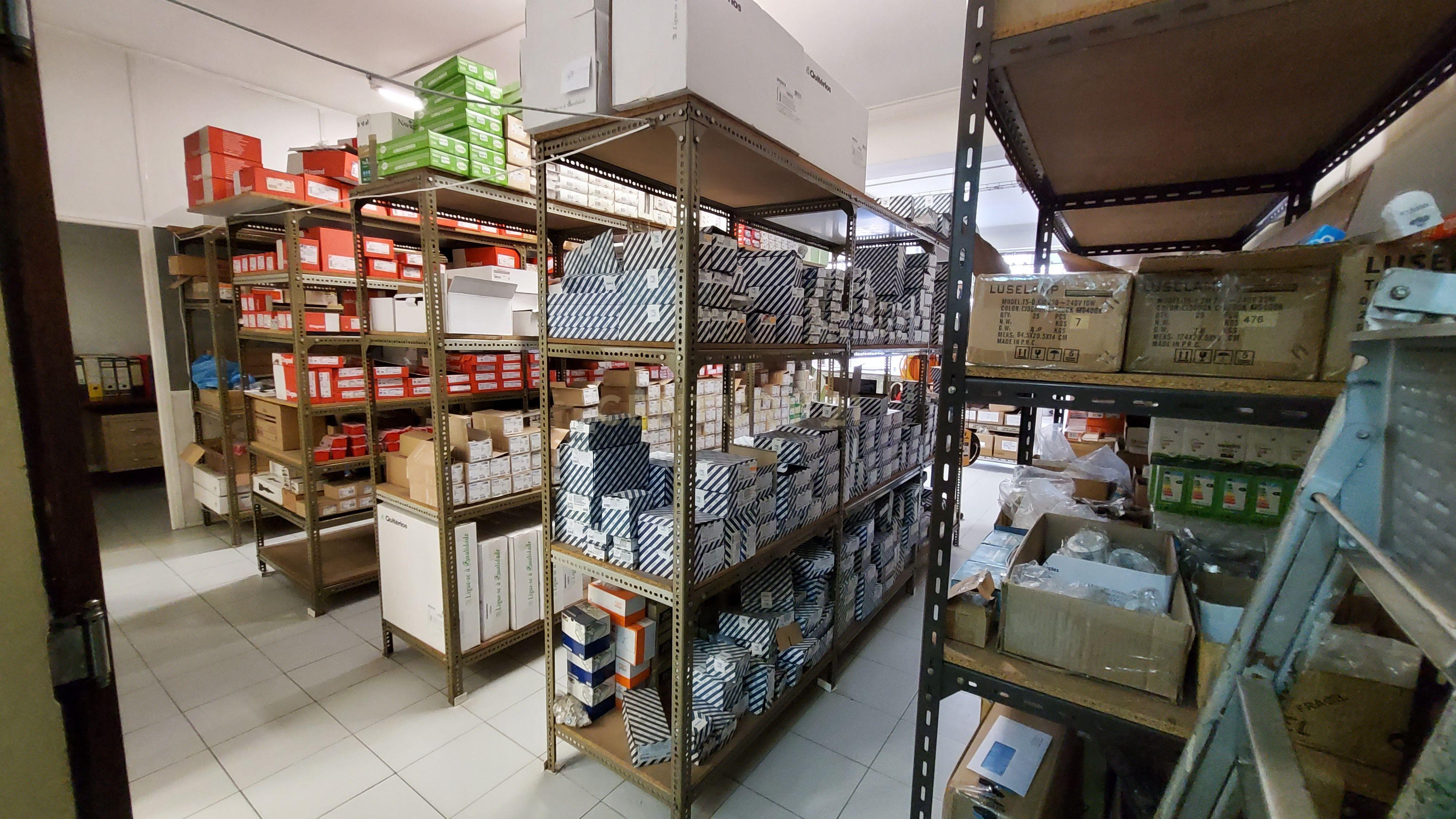 Loja em Lisboa com Acessibilidade e Garagem - 219.5m² - Image 5
