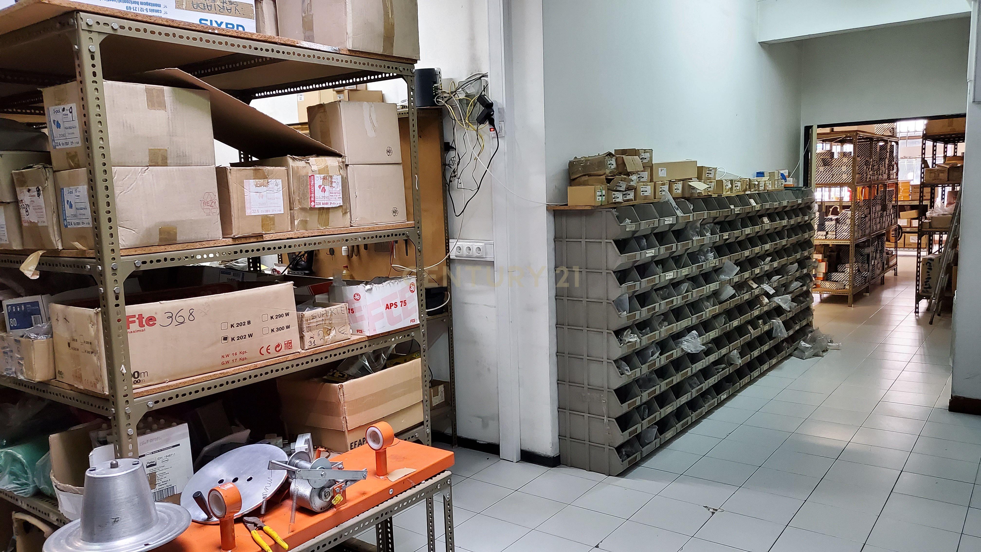 Loja em Lisboa com Acessibilidade e Garagem - 219.5m² - Image 16