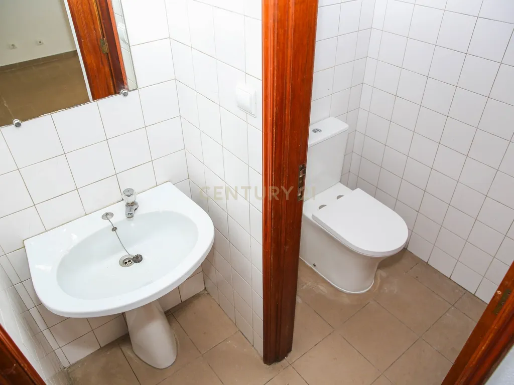 Prédio em Propriedade Total - Habitação e Comércio - Image 109
