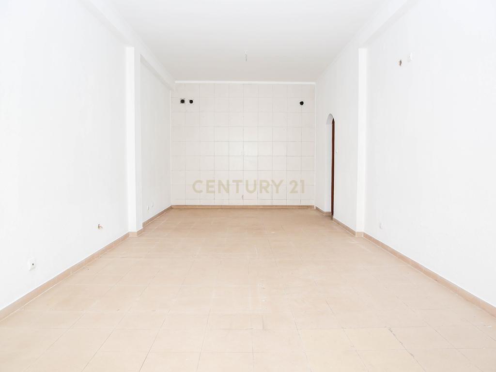 Prédio em Propriedade Total - Habitação e Comércio - Image 105