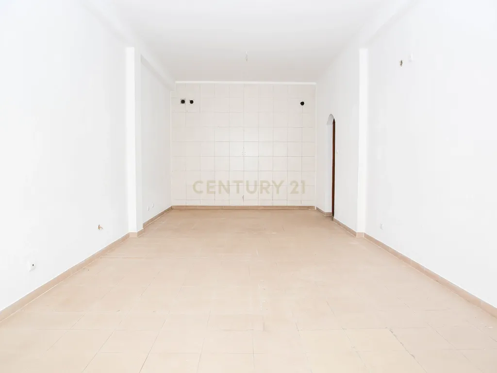 Prédio em Propriedade Total - Habitação e Comércio - Image 105
