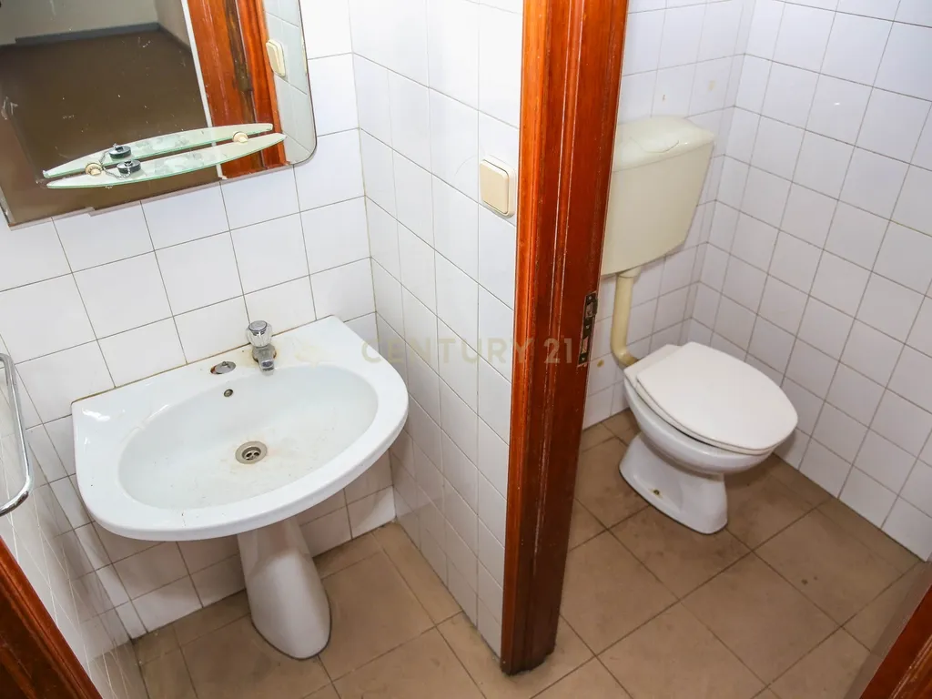 Prédio em Propriedade Total - Habitação e Comércio - Image 126