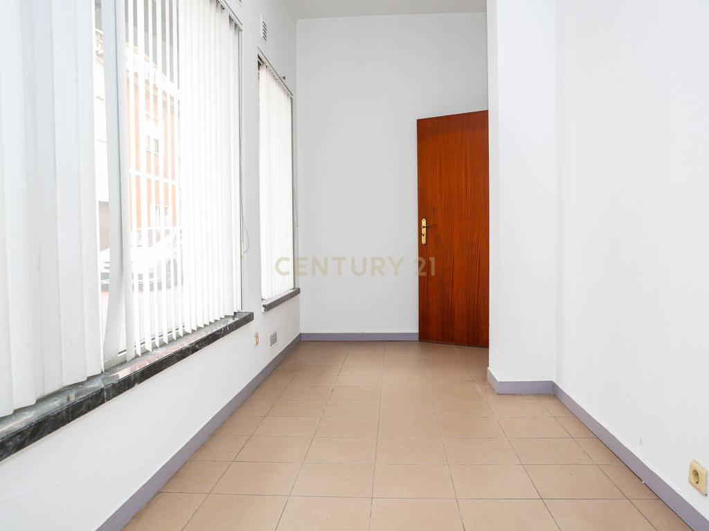 Prédio em Propriedade Total - Habitação e Comércio - Image 118