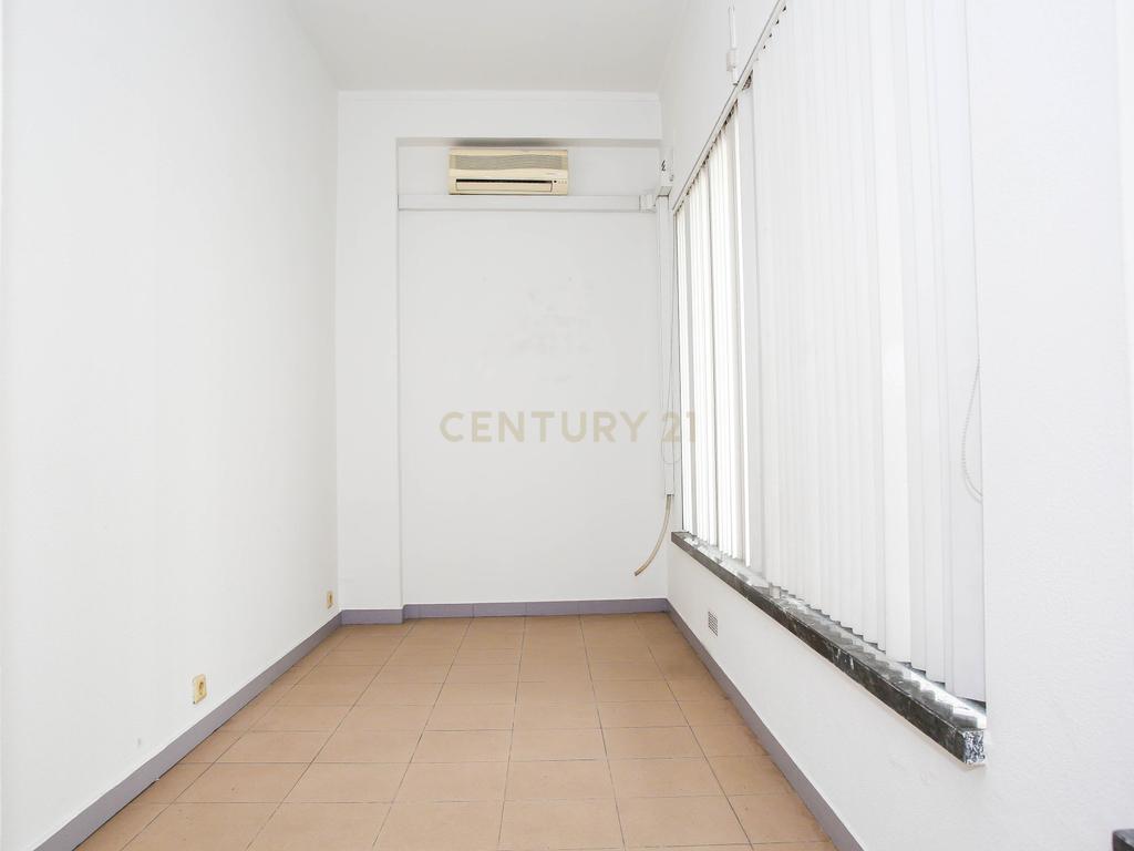 Prédio em Propriedade Total - Habitação e Comércio - Image 119