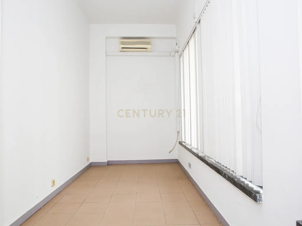 Prédio em Propriedade Total - Habitação e Comércio - Image 119