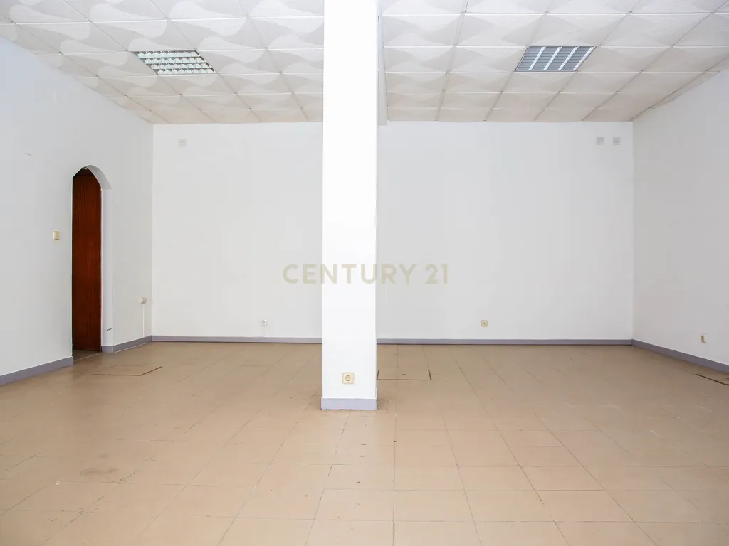 Prédio em Propriedade Total - Habitação e Comércio - Image 124