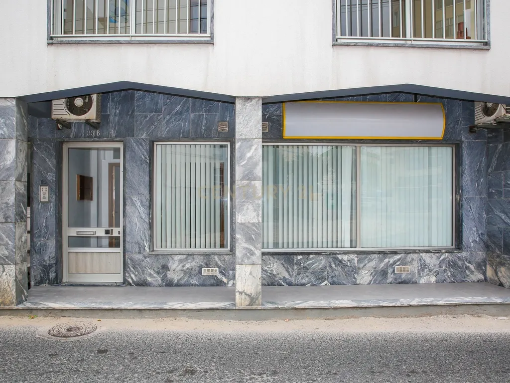 Prédio em Propriedade Total - Habitação e Comércio - Image 115