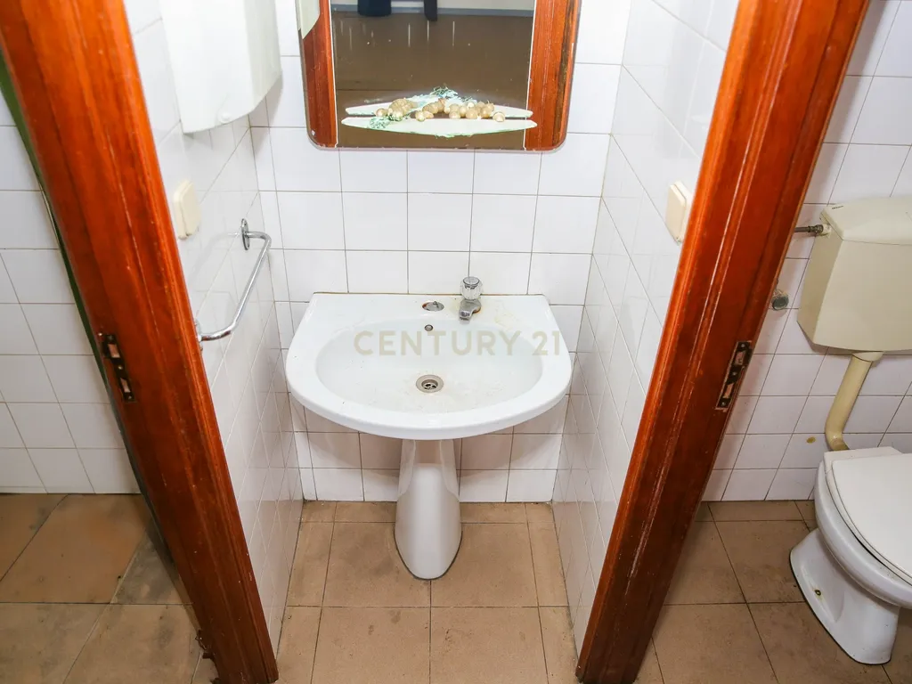 Prédio em Propriedade Total - Habitação e Comércio - Image 125