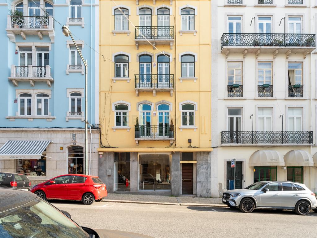 Excelente loja de 115 m² com logradouro em Santo António, Lisboa - Image 3