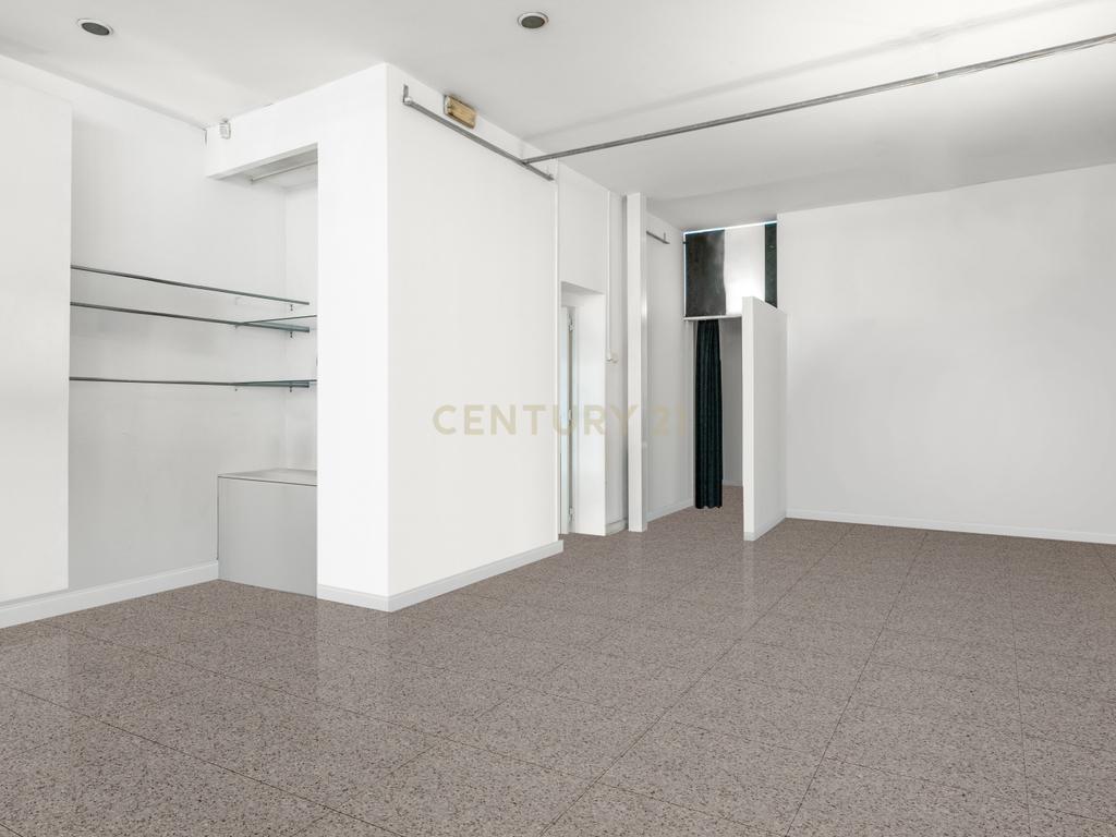 Excelente loja de 115 m² com logradouro em Santo António, Lisboa - Image 4