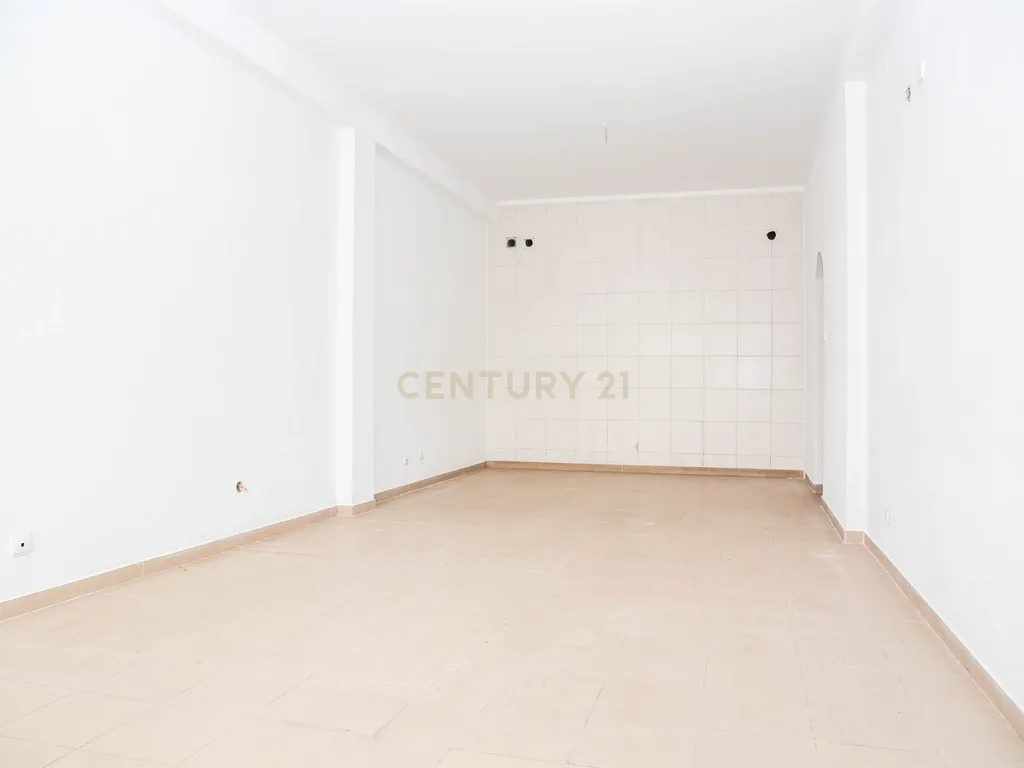 Prédio em Propriedade Total - Habitação e Comércio - Image 104