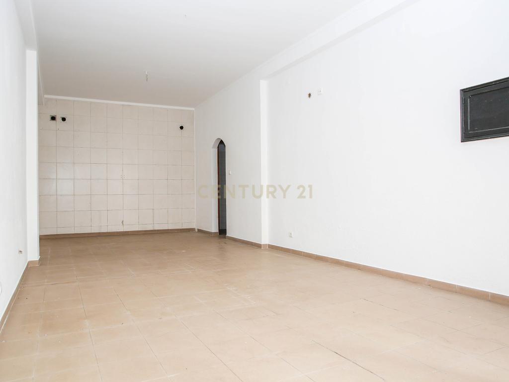 Prédio em Propriedade Total - Habitação e Comércio - Image 106