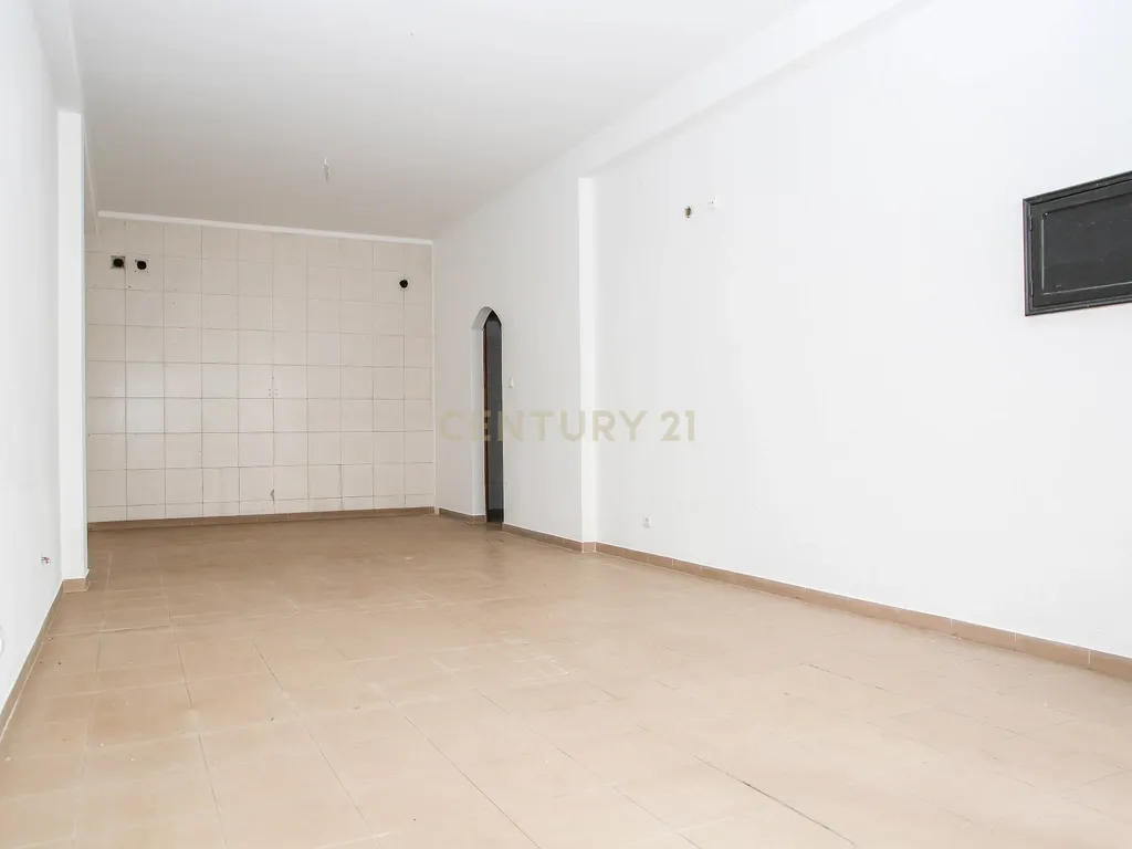 Prédio em Propriedade Total - Habitação e Comércio - Image 106