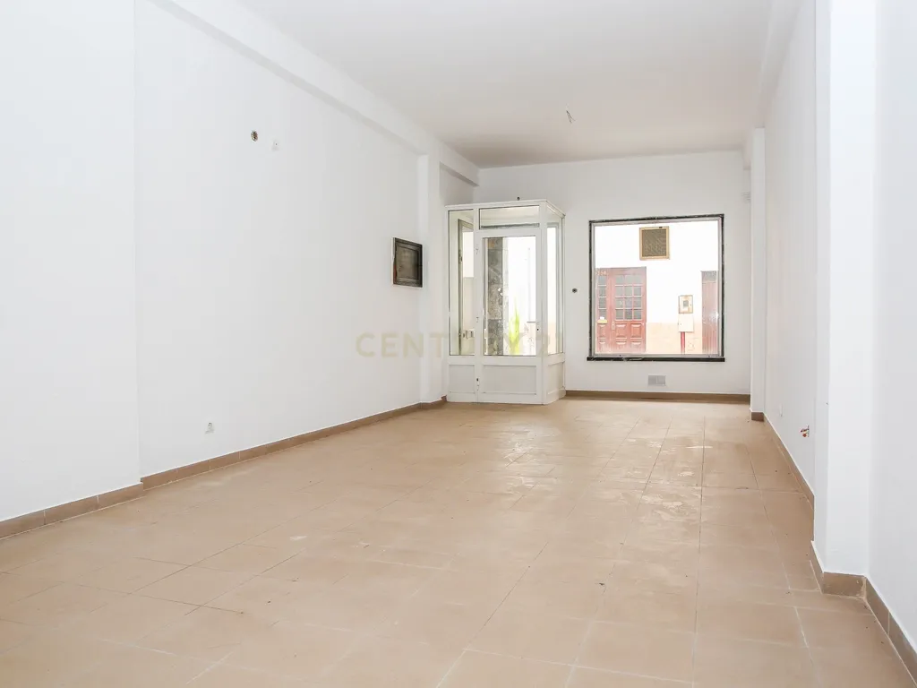 Prédio em Propriedade Total - Habitação e Comércio - Image 111