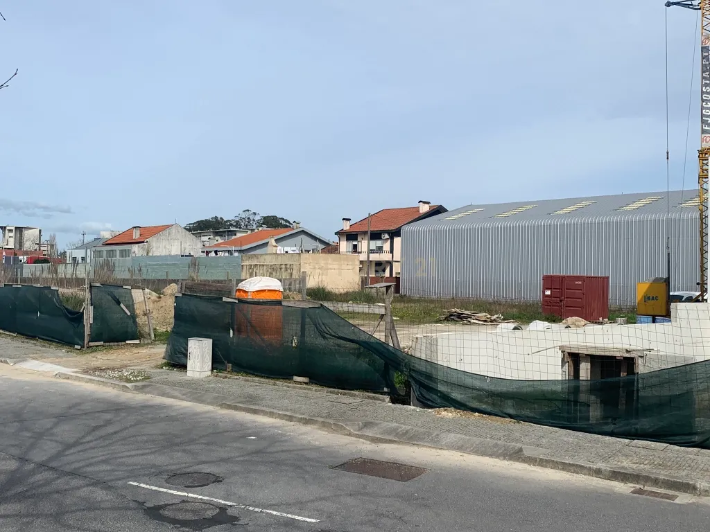 Lote 1 junto à Rua Oriental e A28, para construção de moradia - Image 3