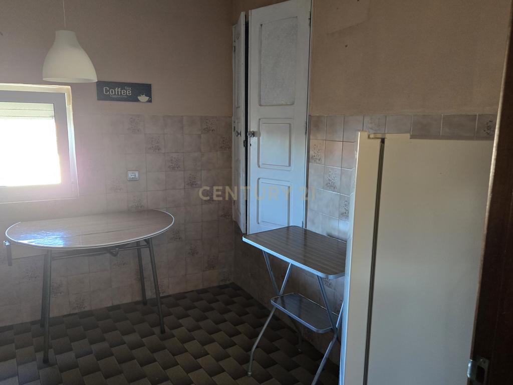 Moradia T2  para renovação - Maxial  e Monte Redondo - Image 23