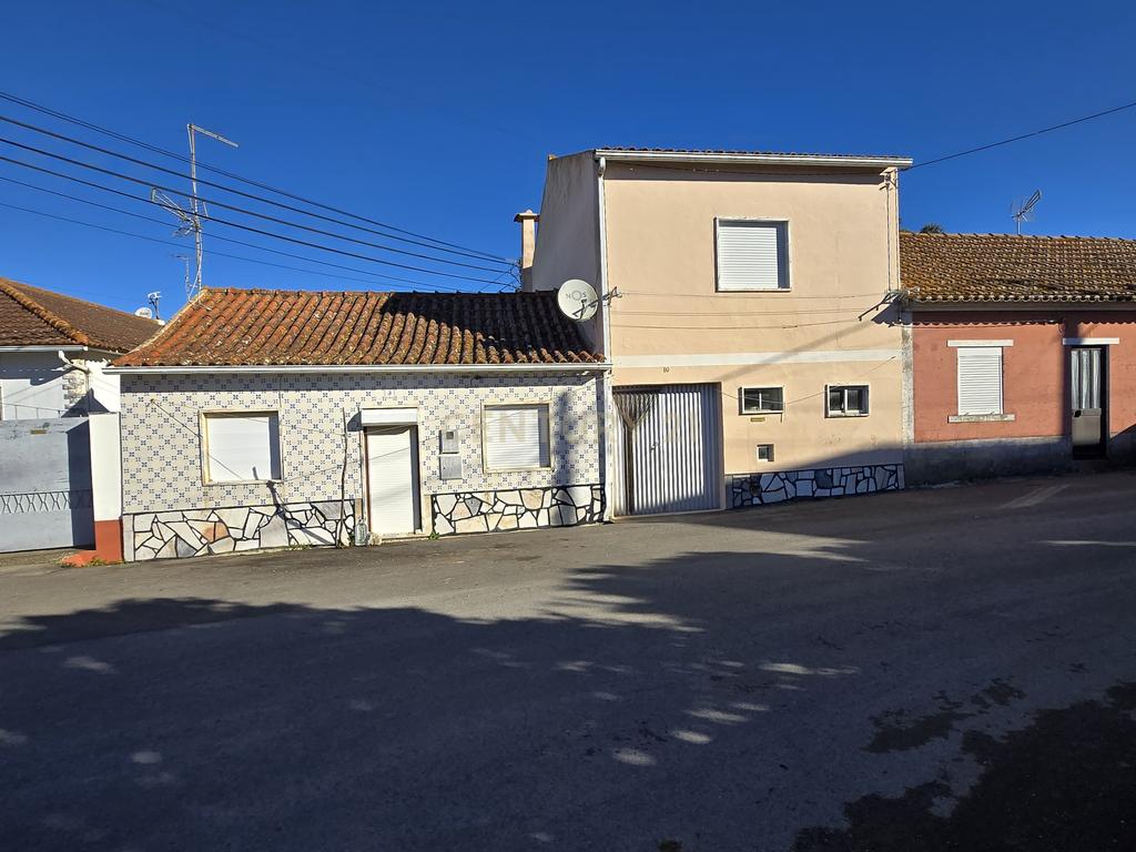 Moradia T2  para renovação - Maxial  e Monte Redondo - Image 27