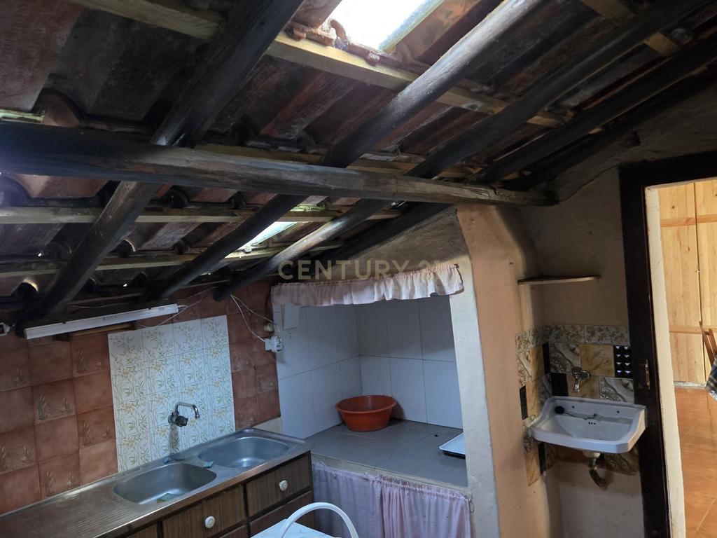 Moradia T2  para renovação - Maxial  e Monte Redondo - Image 7
