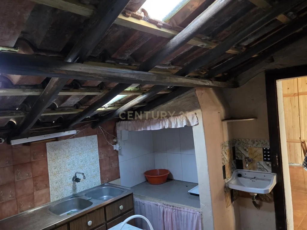 Moradia T2 para renovação - Maxial e Monte Redondo - Image 7