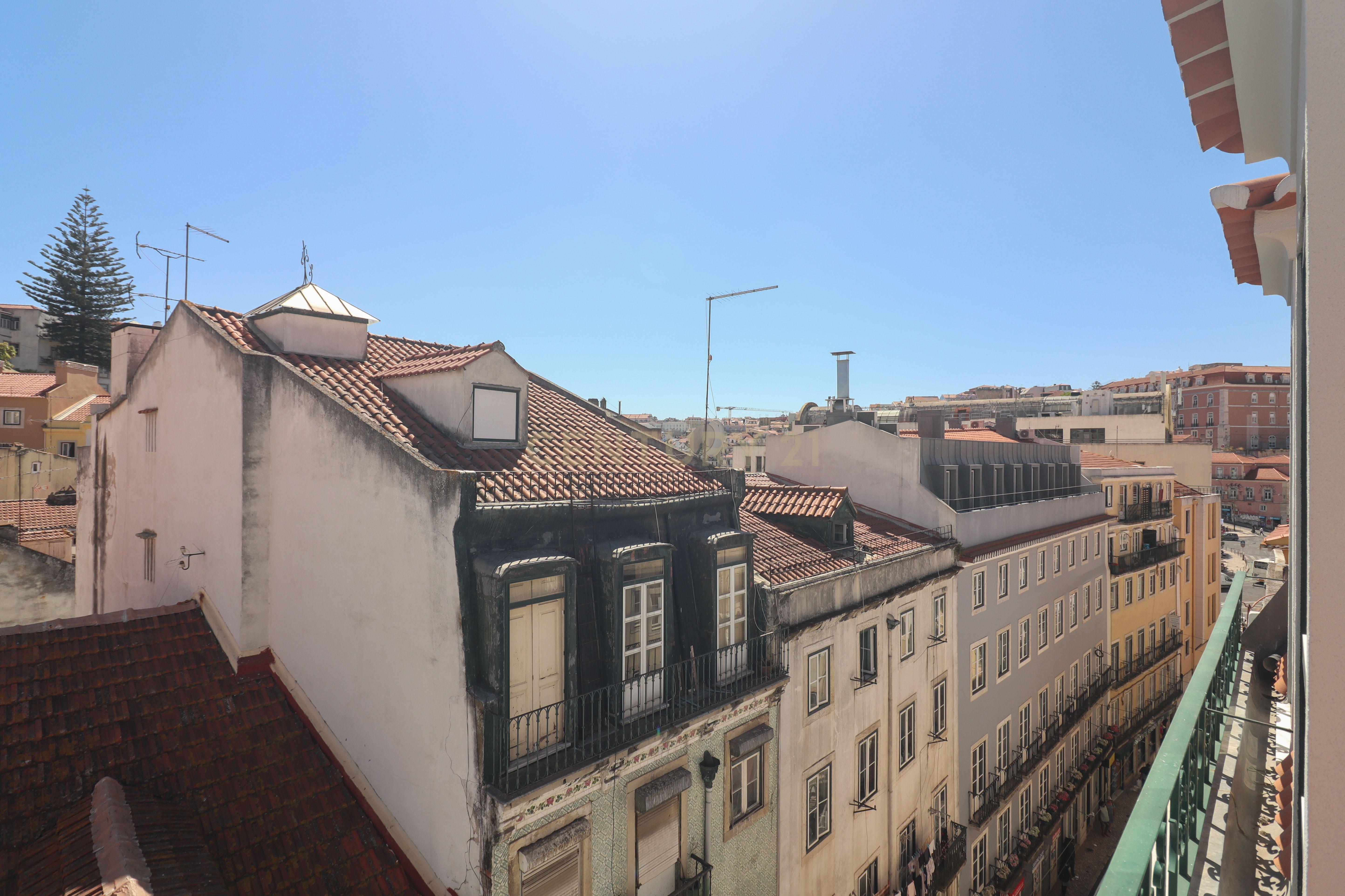 Prédio de 5 pisos totalmente recuperado no centro de Lisboa, junto à Praça Martim Moniz, 5 minutos do Rossio - Image 20