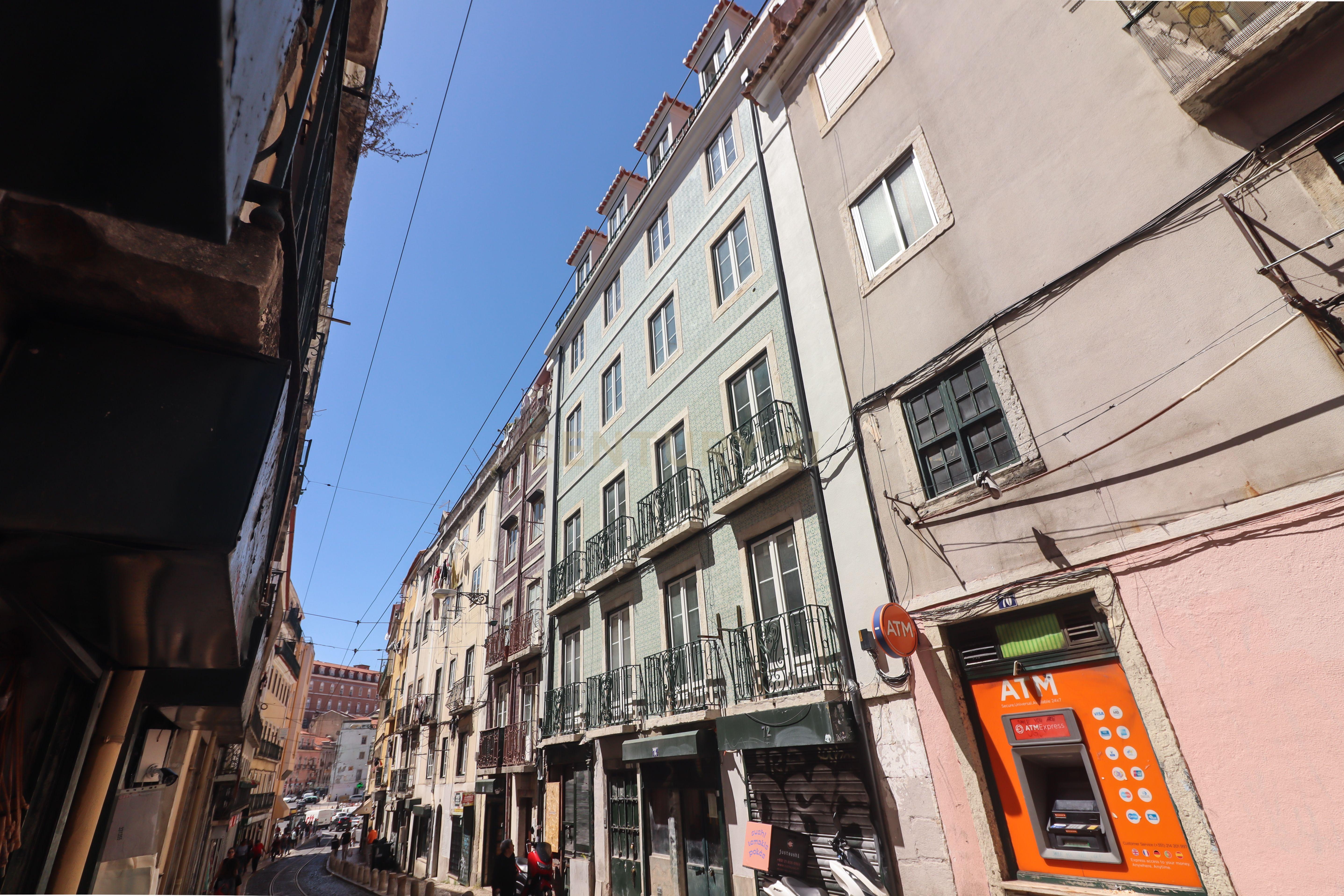 Prédio de 5 pisos totalmente recuperado no centro de Lisboa, junto à Praça Martim Moniz, 5 minutos do Rossio - Image 27