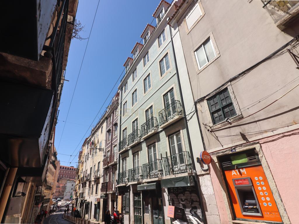 Prédio de 5 pisos totalmente recuperado no centro de Lisboa, junto à Praça Martim Moniz, 5 minutos do Rossio - Image 27
