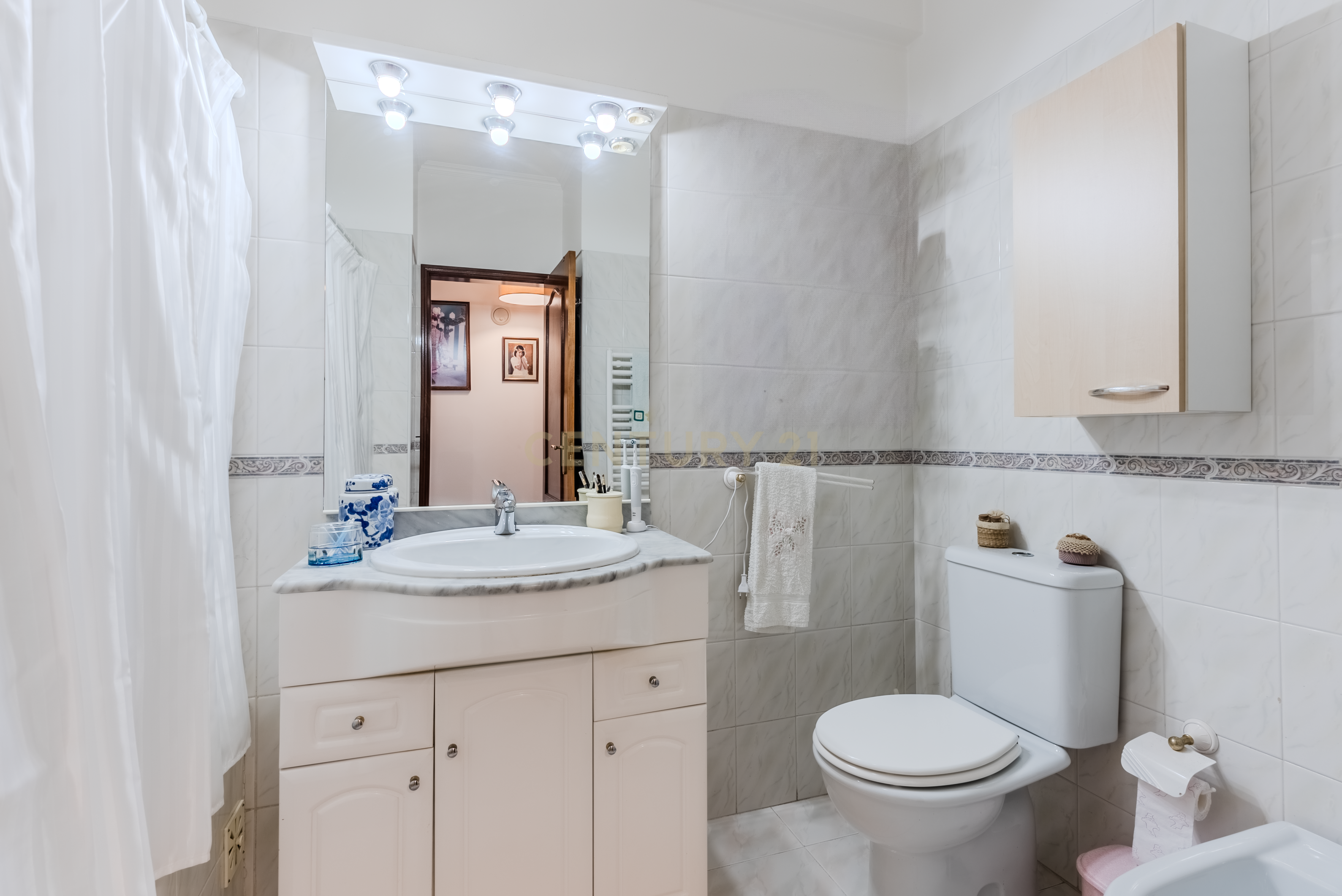 Apartamento T3 à venda na Ericeira, com vista mar e localização privilegiada. - Image 15