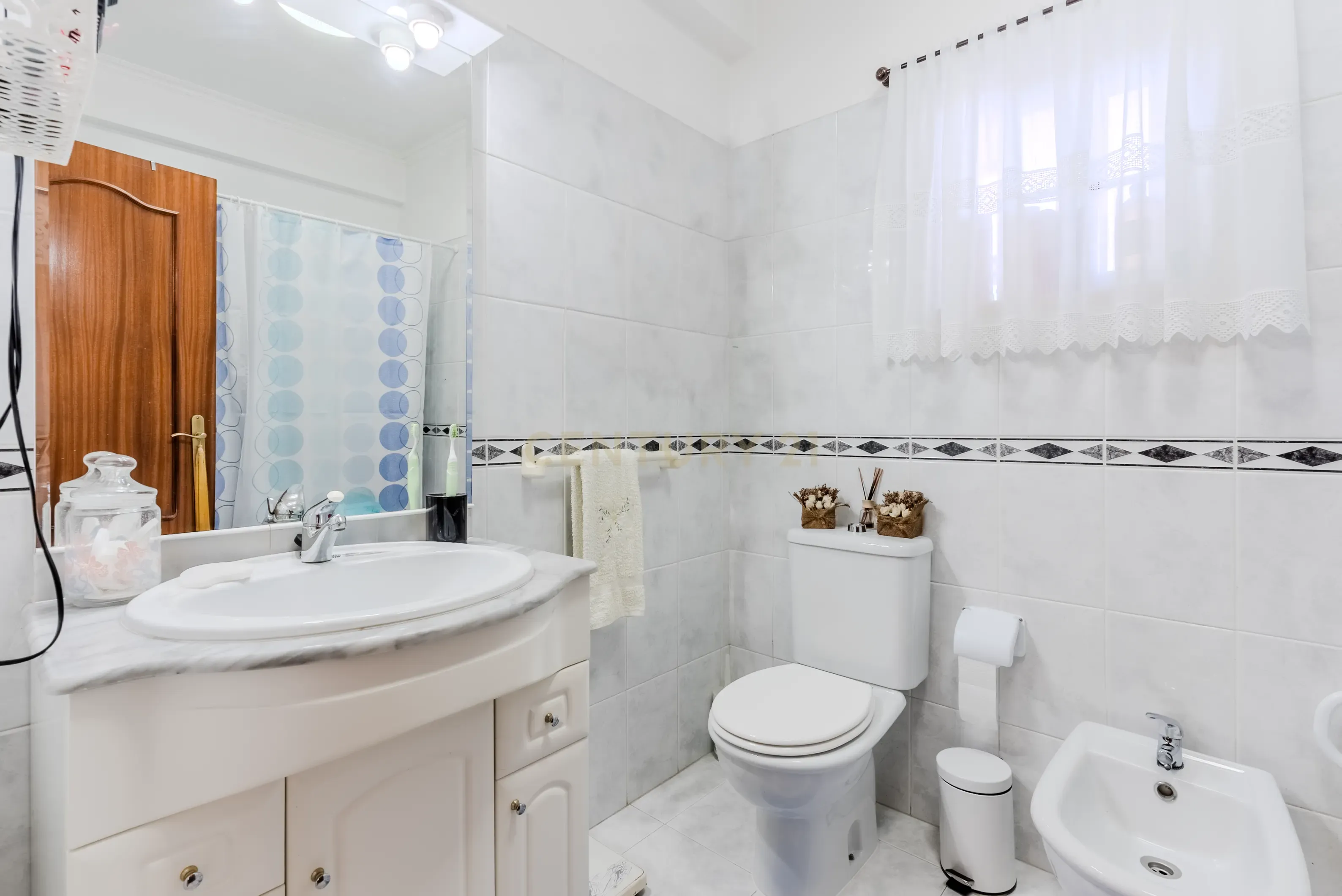 Apartamento T3 à venda na Ericeira, com vista mar e localização privilegiada. - Image 19
