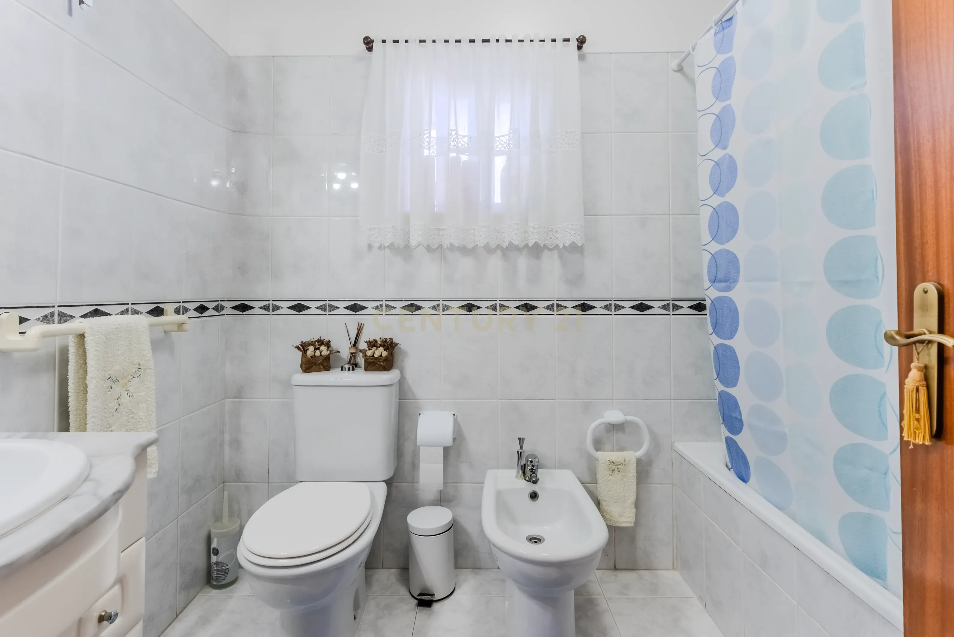 Apartamento T3 à venda na Ericeira, com vista mar e localização privilegiada. - Image 20