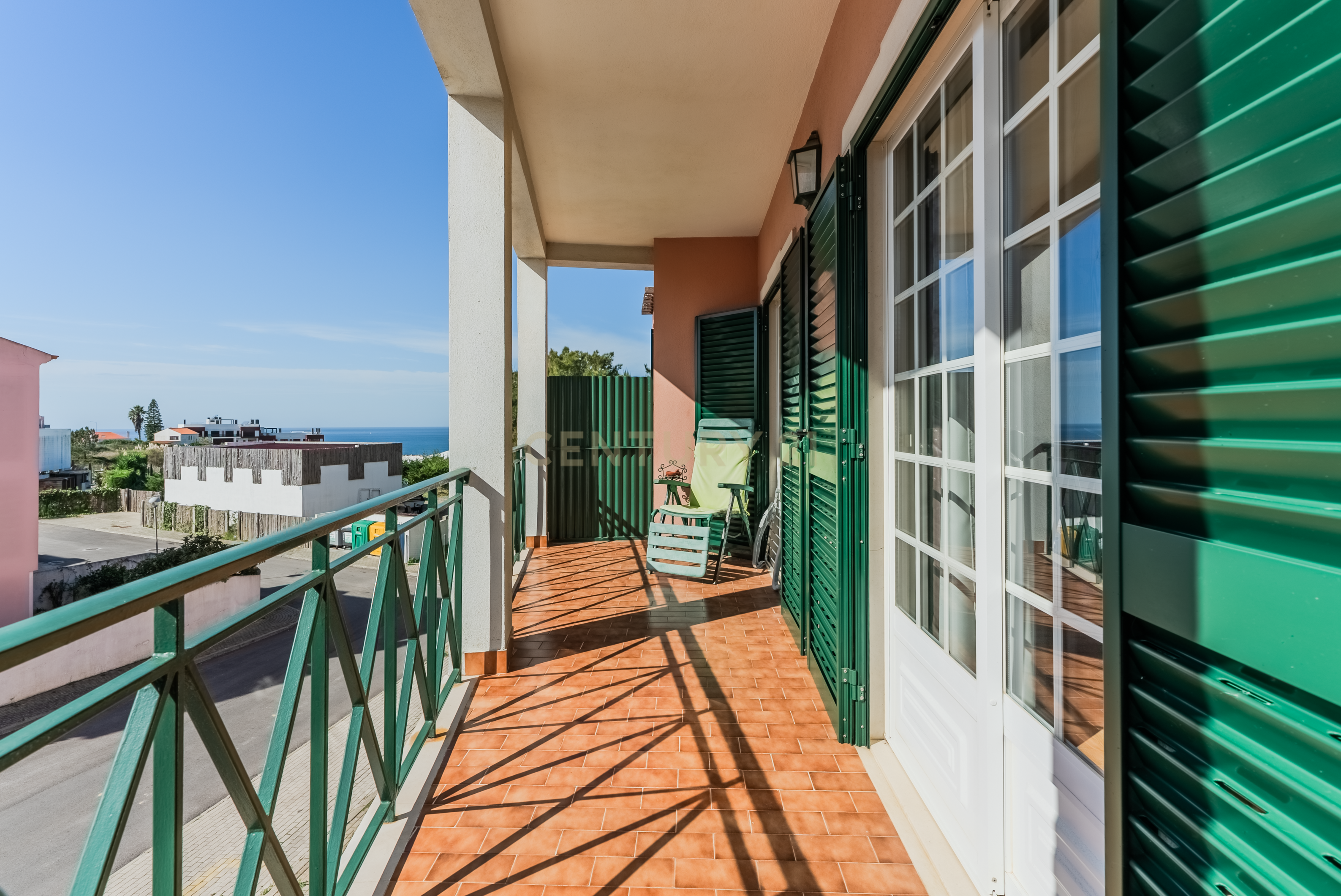 Apartamento T3 à venda na Ericeira, com vista mar e localização privilegiada. - Image 1