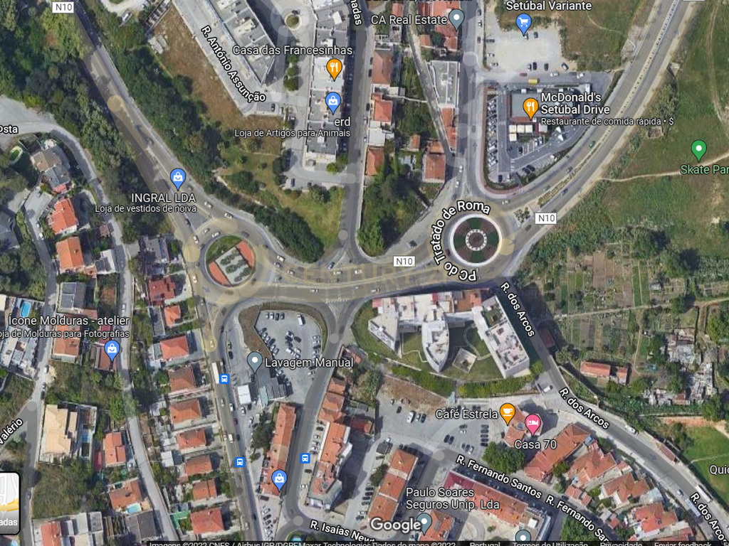 Edifício de dois pisos em pleno coração da cidade ( Montalvão) de Setúbal - Image 9