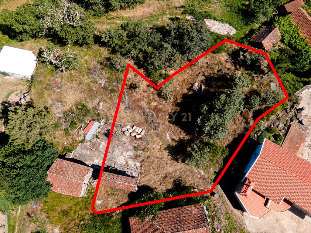 Terreno na aldeia preservada de Fandinhães - Image 2