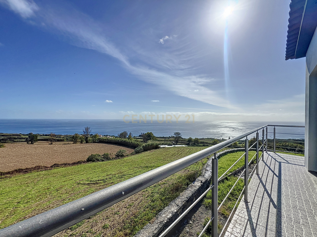 Moradia Nova com Vista Inigualável para o Ilhéu de Vila Franca do Campo e o Mar! - Image 1