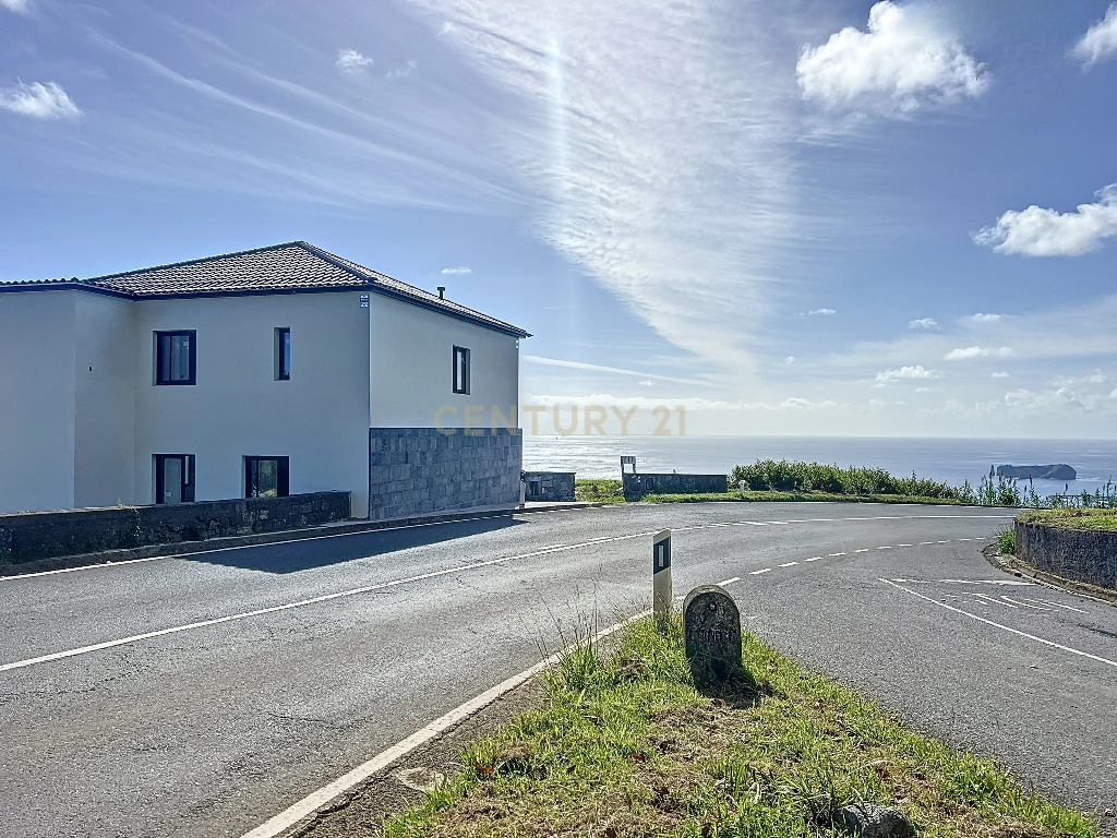 Moradia Nova com Vista Inigualável para o Ilhéu de Vila Franca do Campo e o Mar! - Image 3