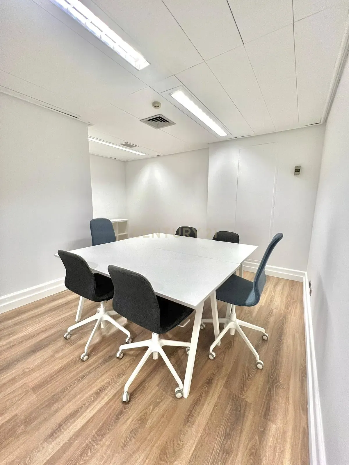 Salas de escritório para arrendamento na Av. da Liberdade, em Lisboa (entre os 13,2m2  e os 51m2 e com valores entre 1.050€ e os 2.550€/mês) - Image 5