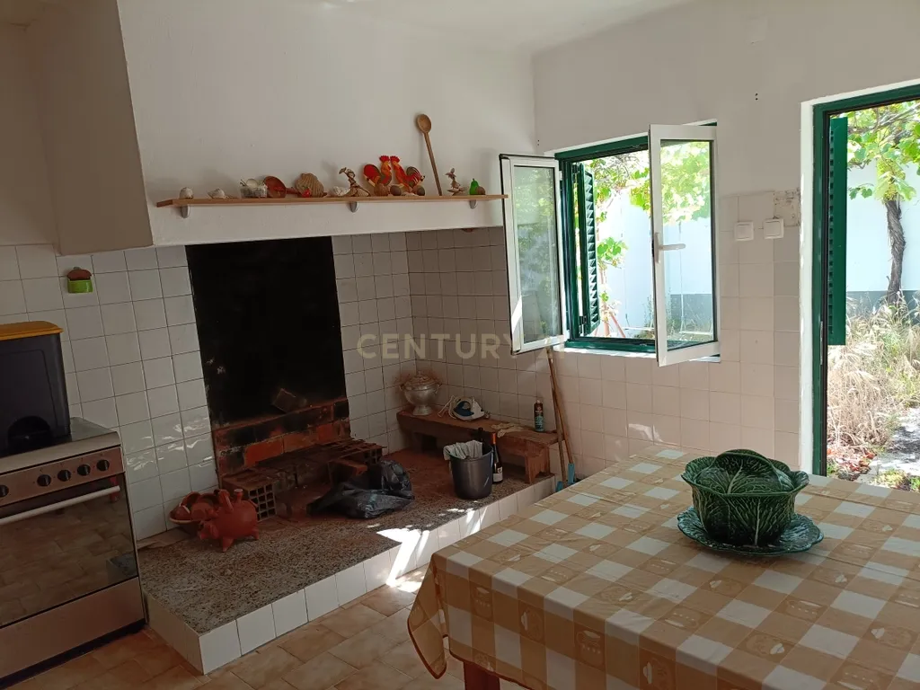 Reservado - Casa de Praia com vista lateral para o mar, com 2 garagens box, logradouro de boas dimensões, 3 quartos, a uma curta distância da praia paradisíaca de Vale Furado - Image 12