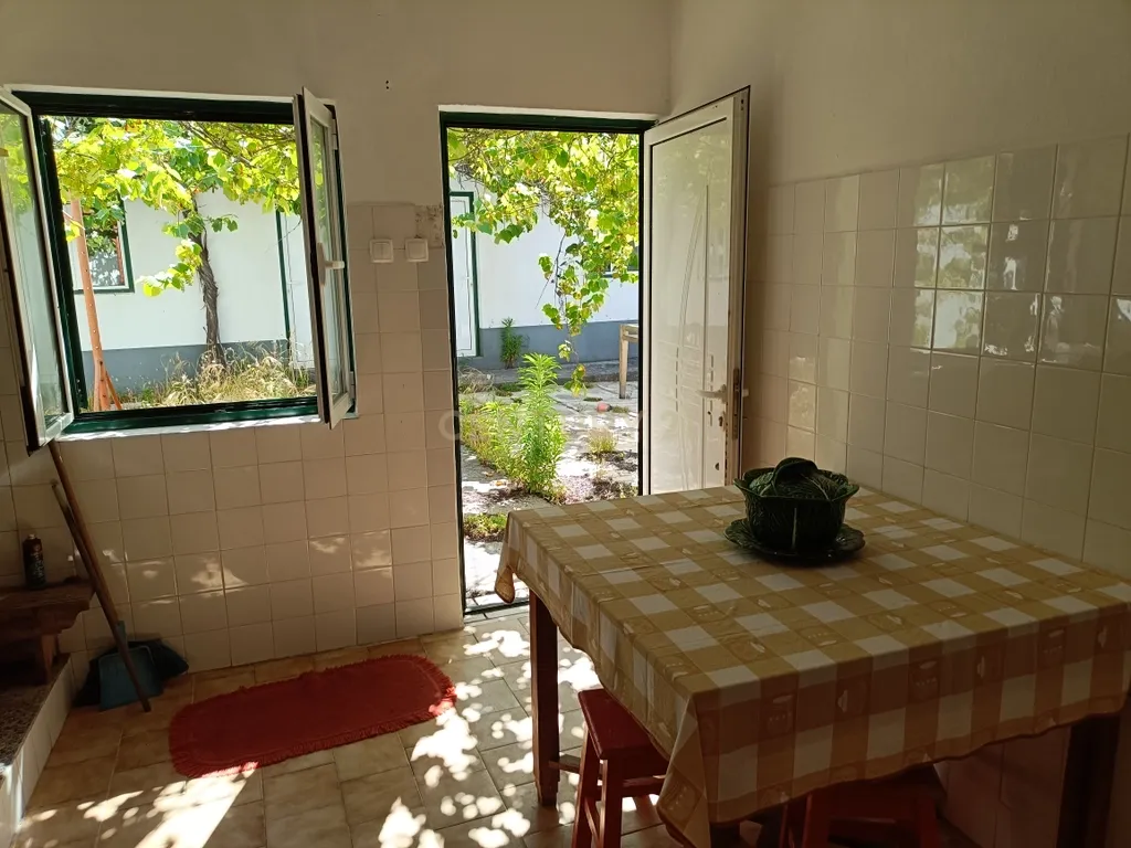 Reservado - Casa de Praia com vista lateral para o mar, com 2 garagens box, logradouro de boas dimensões, 3 quartos, a uma curta distância da praia paradisíaca de Vale Furado - Image 11