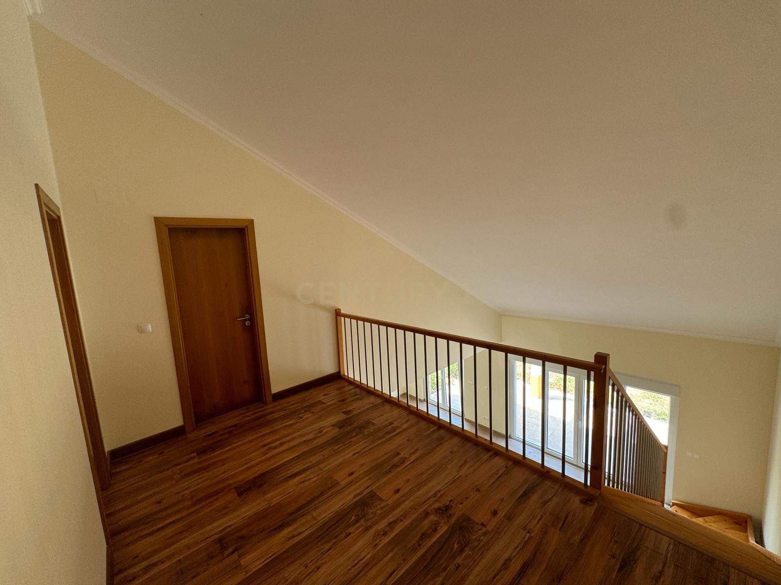 Encantadora moradia de 3 quartos situada no condomínio fechado Casas da Aldeia, em São Francisco da Serra - Image 27