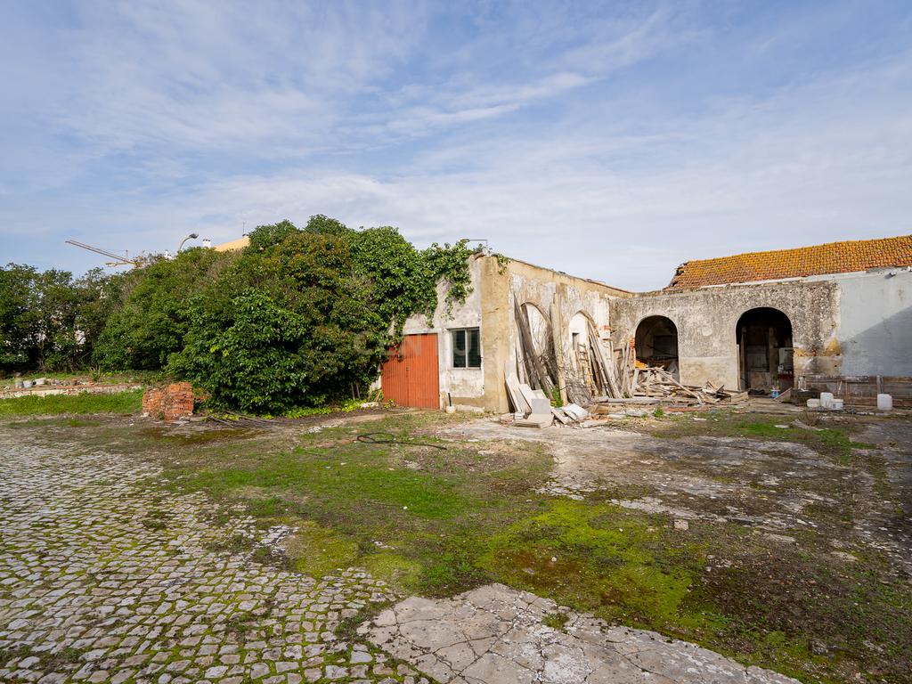 Terreno urbano com Edifício no Montijo para Habitação de 2432 m2 - Image 23